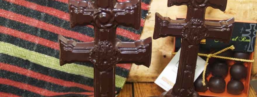 cruz de caravaca de chocolate